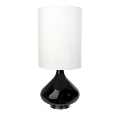 Flavia bordlampe hvid skærm og sort base. Flavia lampe hvid skærm og sort base.